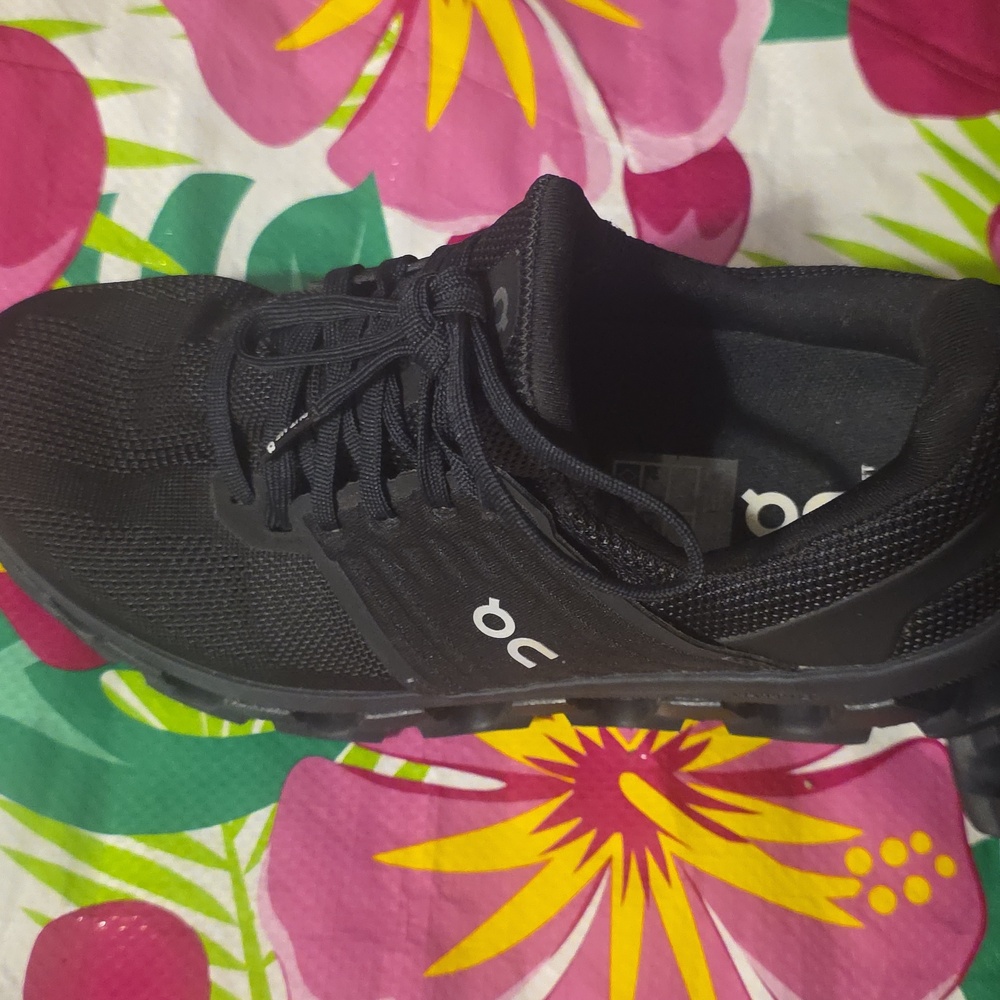 On Cloud Running Black Performance Sneakers - Picture 2 of 6